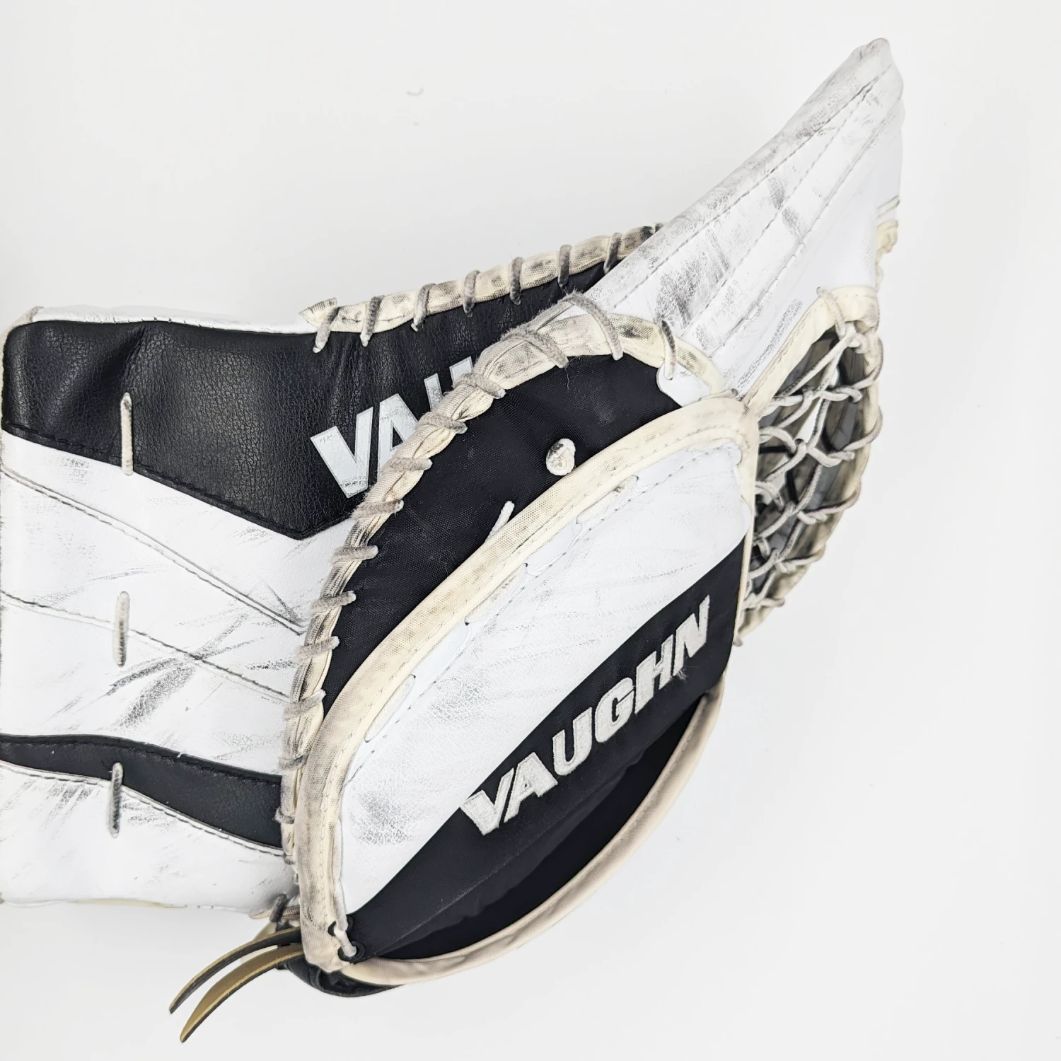 Vaughn Ventus SLR2 - Used Intermediate Goalie Glove (White/Black) 3 Vaughn Ventus SLR2 - Used Intermediate Goalie Glove (White/Black) - Image 3