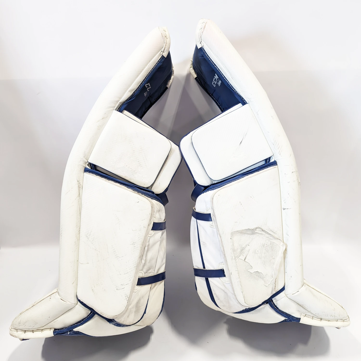 CCM Premier II - Used Goalie Set (White/Red/Blue) 3 CCM Premier II - Used Goalie Set (White/Red/Blue) - Image 3