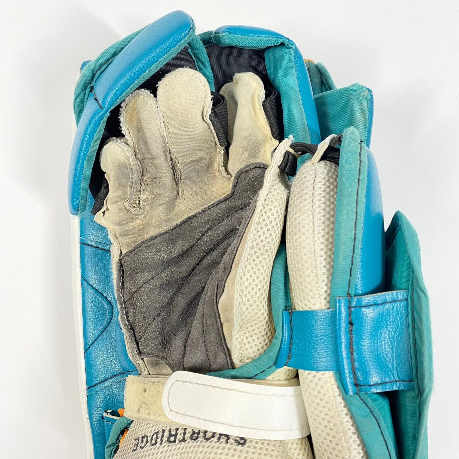 Vaughn Ventus SLR2 Pro Carbon - Used Pro Stock Goalie Blocker (Teal/White/Black) 3 Vaughn Ventus SLR2 Pro Carbon - Used Pro Stock Goalie Blocker (Teal/White/Black) - Image 3