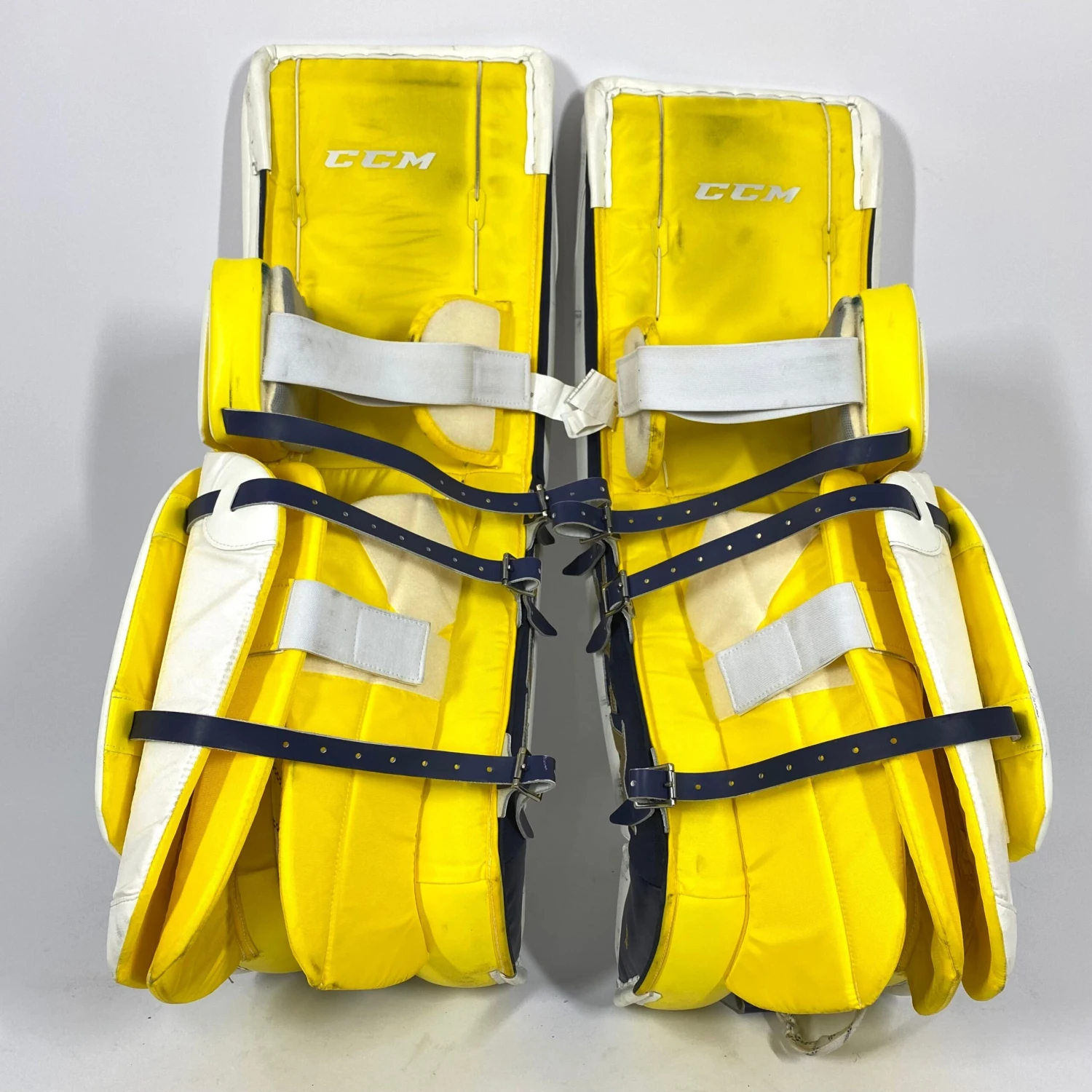 CCM Extreme Flex 4 - Used NCAA Pro Stock Senior Goalie Pads (White/Gold) 3 CCM Extreme Flex 4 - Used NCAA Pro Stock Senior Goalie Pads (White/Gold) - Image 3