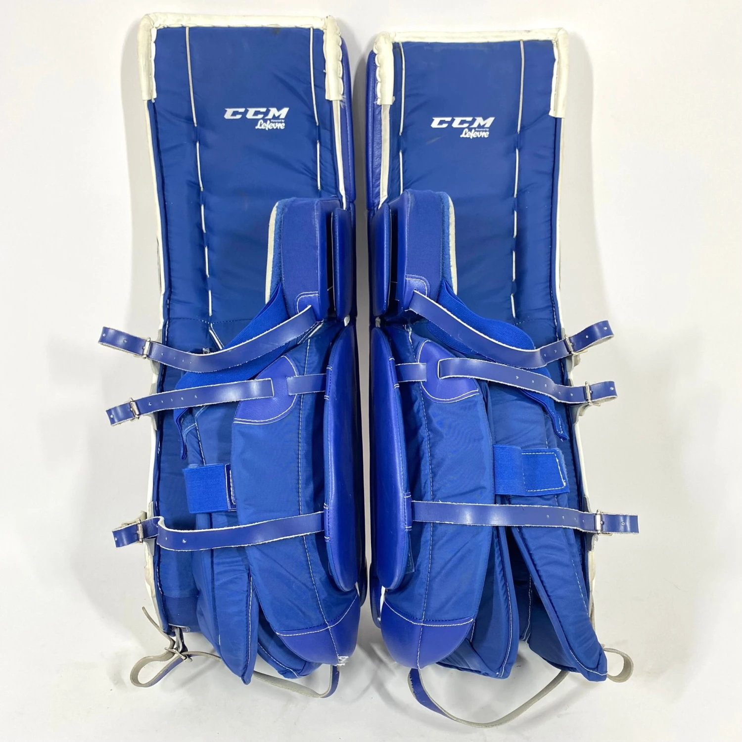 CCM Extreme Flex III - Used NCAA Pro Stock Senior Goalie Pads (White/Blue/Red) 4 CCM Extreme Flex III - Used NCAA Pro Stock Senior Goalie Pads (White/Blue/Red) - Image 4