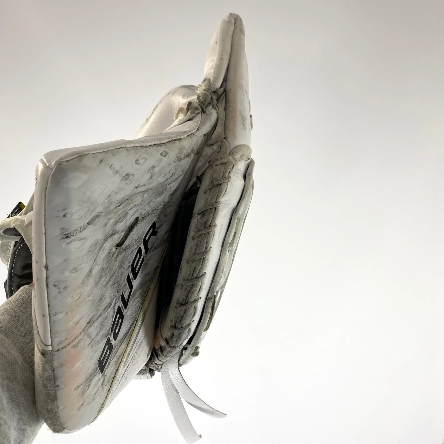 Bauer Vapor 2X Pro - Used Pro Stock Goalie Glove (White) 4 Bauer Vapor 2X Pro - Used Pro Stock Goalie Glove (White) - Image 4