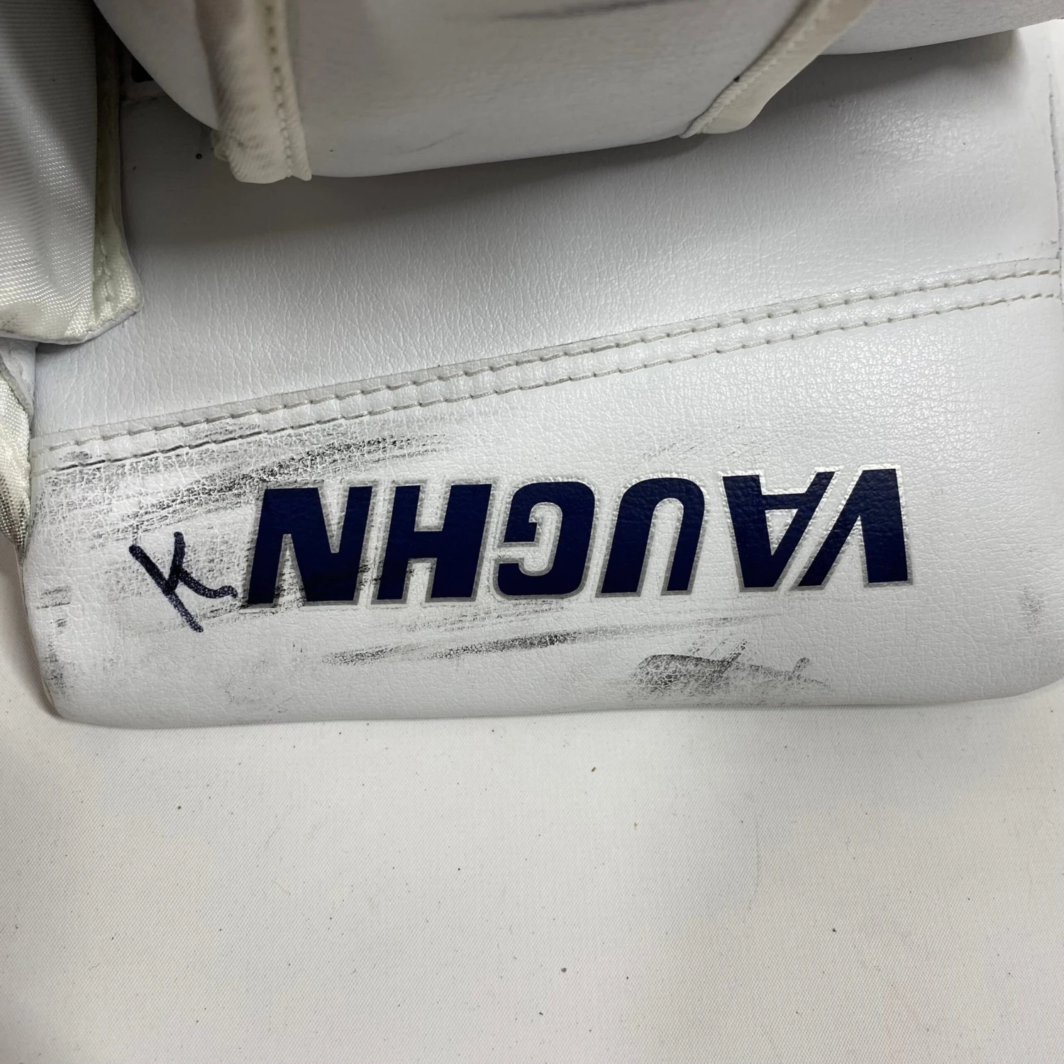 Vaughn Velocity V9 - Used Goalie Blocker (Red/White/Blue) 4 Vaughn Velocity V9 - Used Goalie Blocker (Red/White/Blue) - Image 4