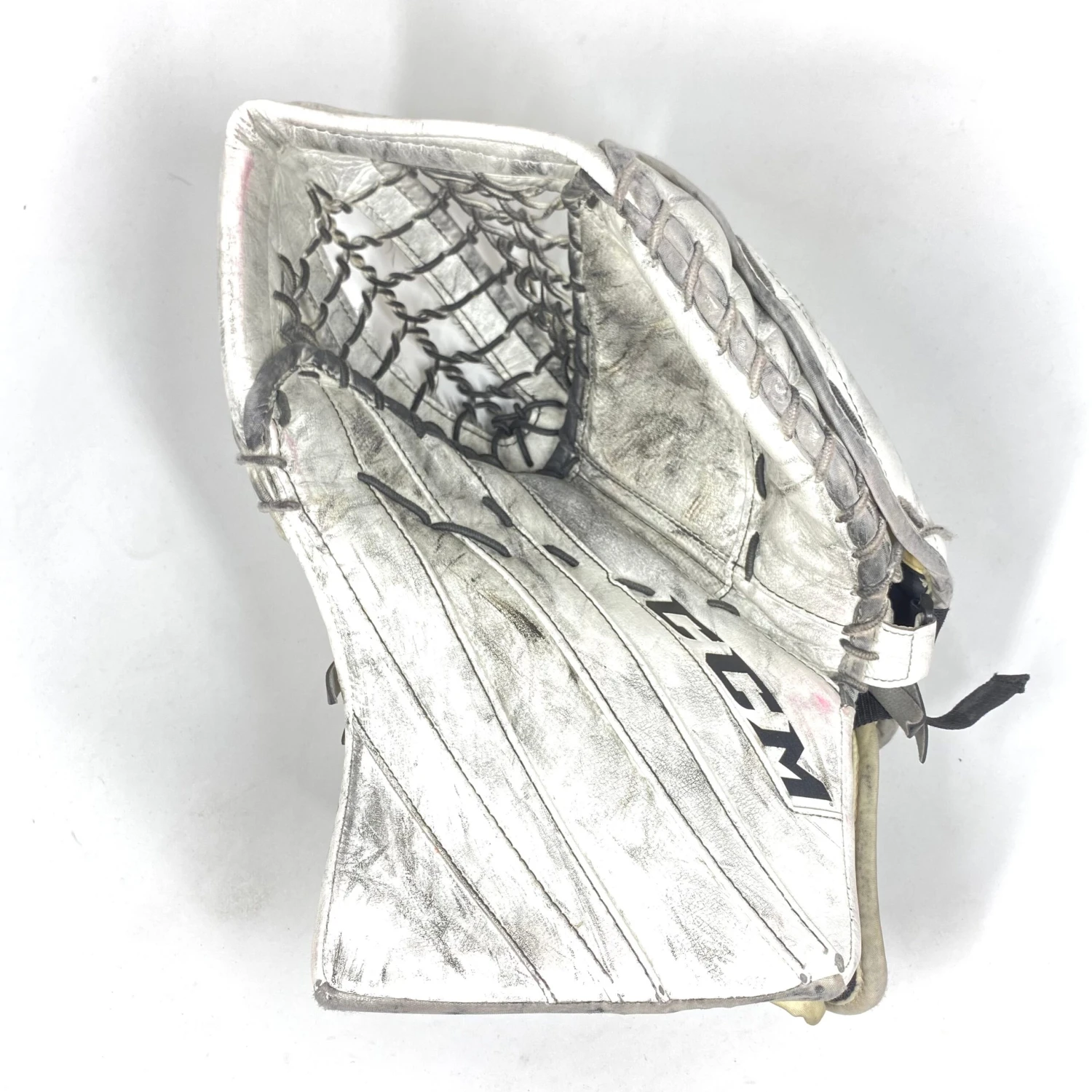 CCM Extreme Flex 5 - Used Pro Stock Goalie Glove (White/Black) 1 CCM Extreme Flex 5 - Used Pro Stock Goalie Glove (White/Black)