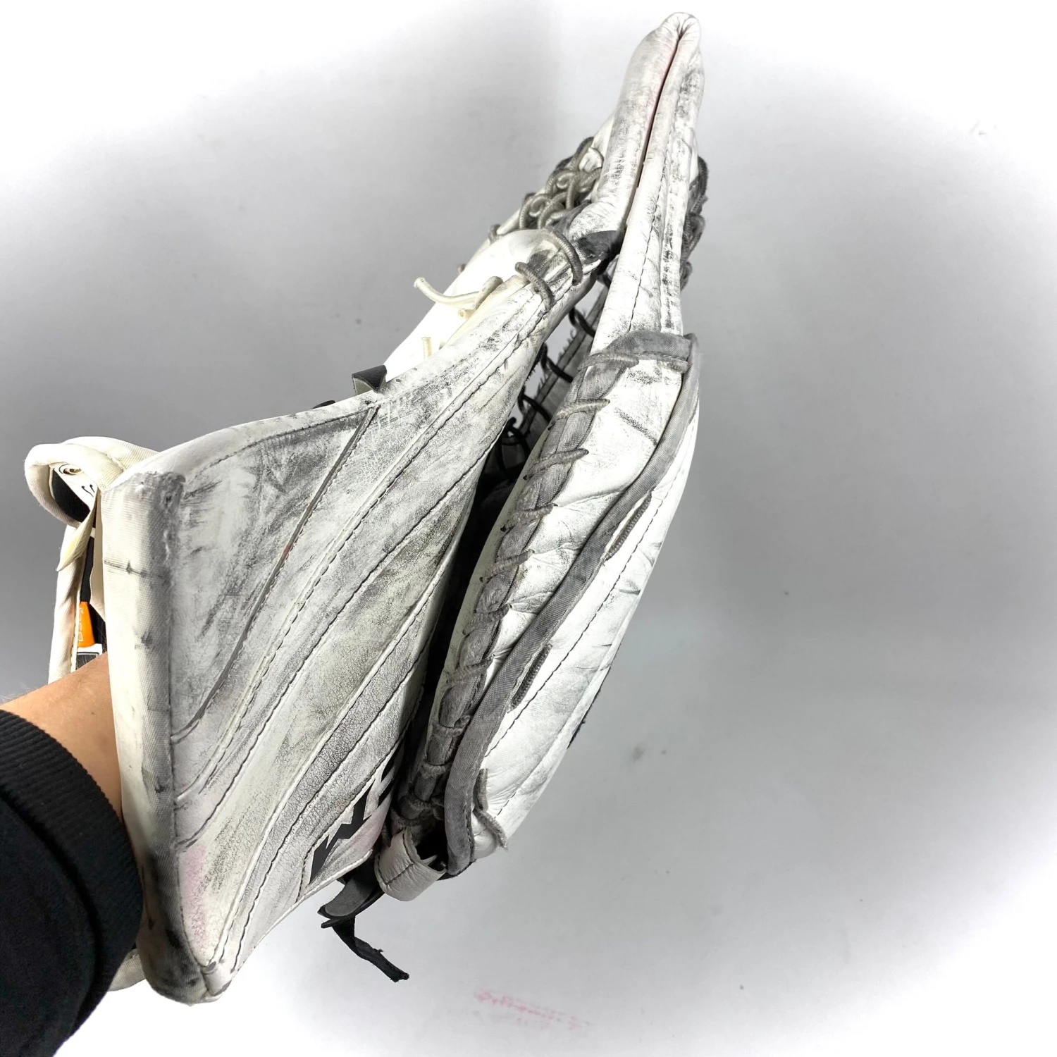 CCM Extreme Flex 5 - Used Pro Stock Goalie Glove (White/Black) 3 CCM Extreme Flex 5 - Used Pro Stock Goalie Glove (White/Black) - Image 3