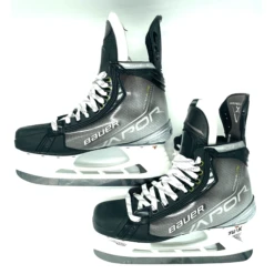 Bauer Vapor Hyperlite - Pro Stock Hockey Skates - Size L11.25 R10.125 -Hockey Specialty Shop Side1 b3f61629 d27a 4107 8ec7 cfa6d10c1a78